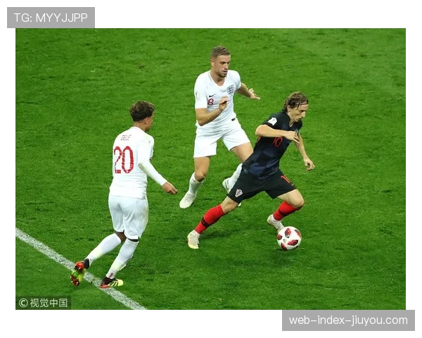 定位球战术趋向复古 六码区堆积球员配合内旋球传中